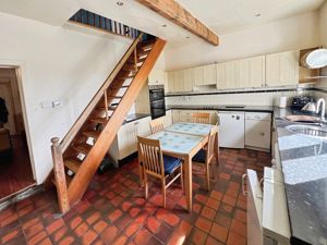 Kitchen- click for photo gallery